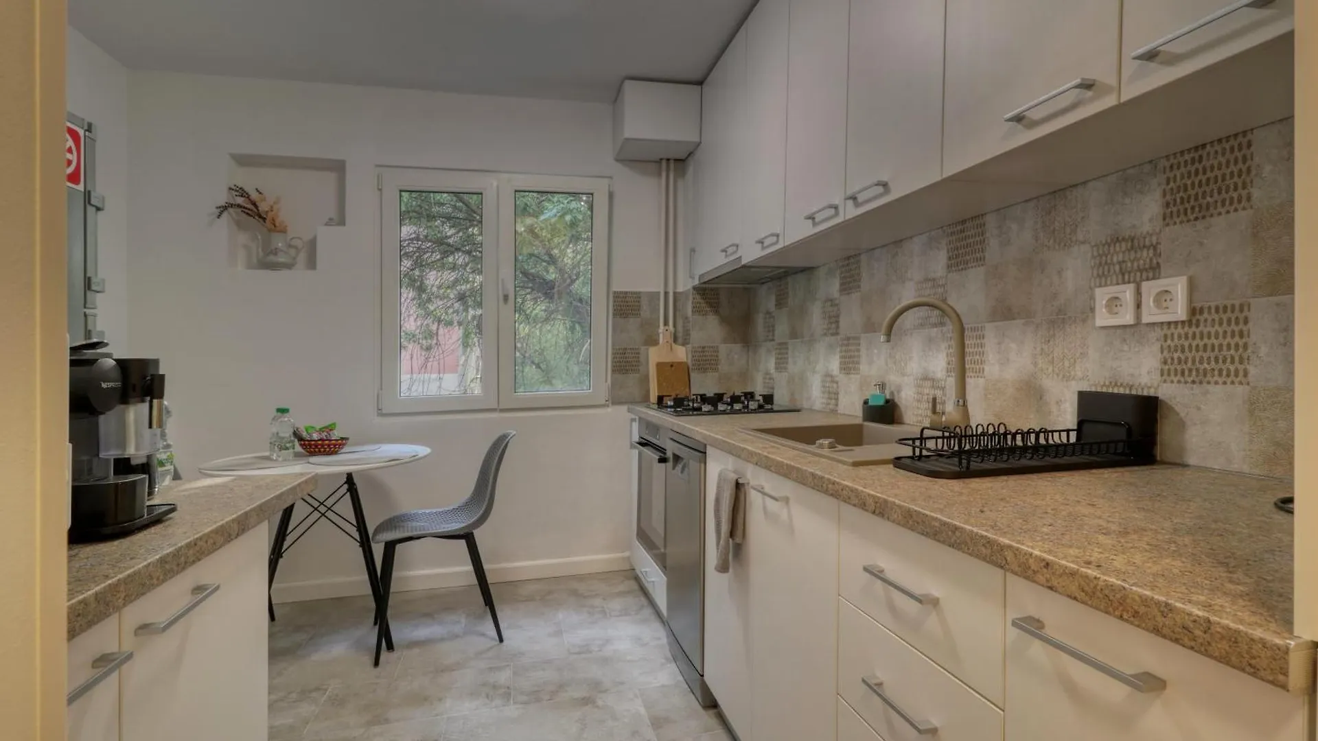 Quito Apartment - Stylish & Quiet Bucharest Romania