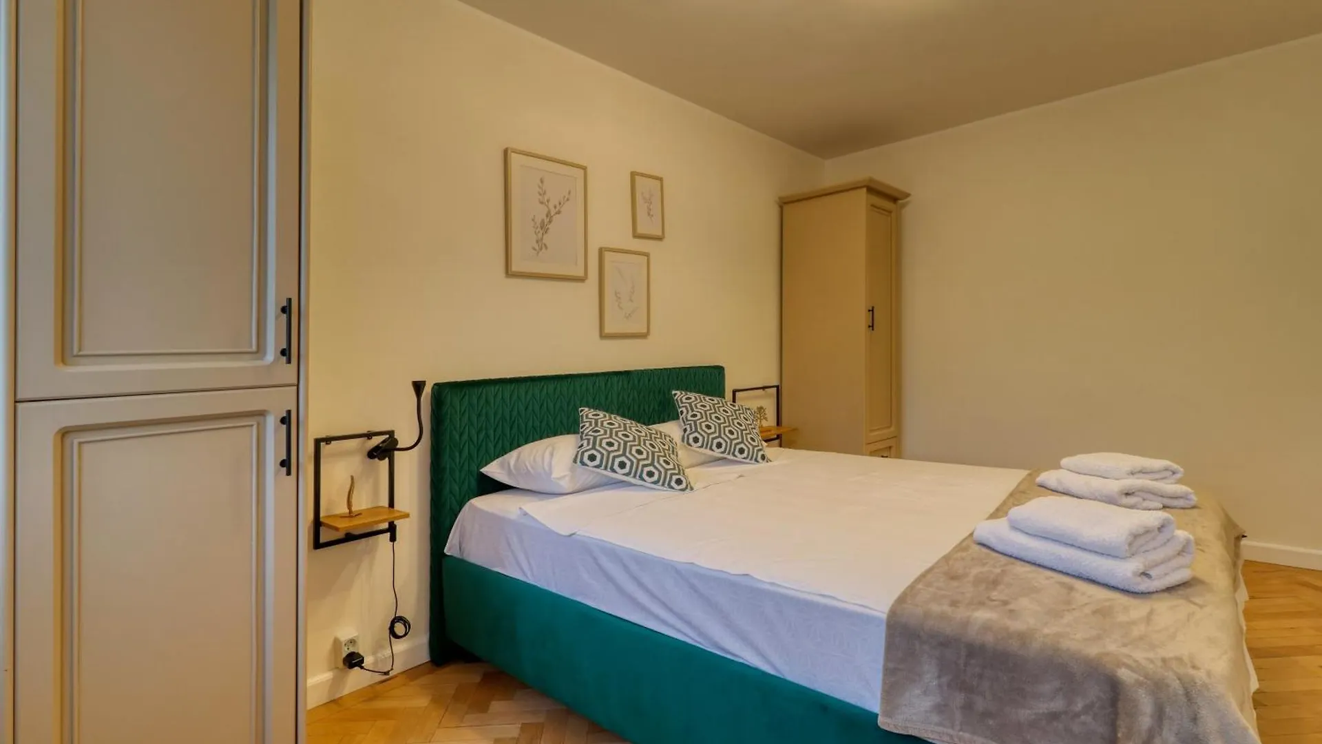 Quito Apartment - Stylish & Quiet Bucharest 0*,  Romania
